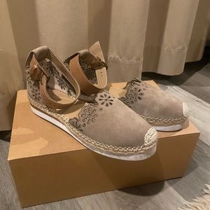 Crown Vintage Mahalo espadrilles. Worn once for about half hour. Size 7 1/2